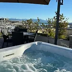 Penthouse Vue Avec Rooftop,jacuzzi,et Parking Privé Appartement Antibes