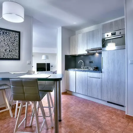 Penthouse Vue Avec Rooftop,jacuzzi,et Parking Privé
