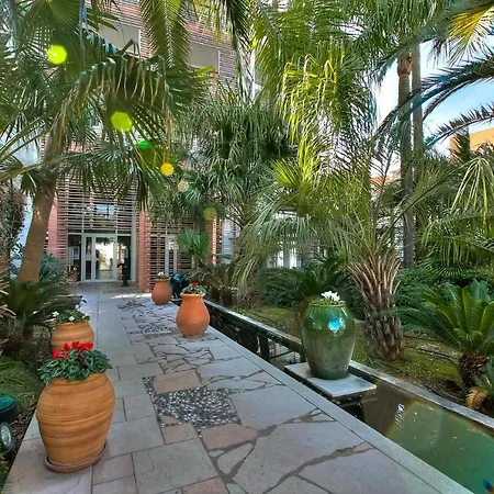 Appartement Penthouse Vue Avec Rooftop,jacuzzi,et Parking Prive Antibes