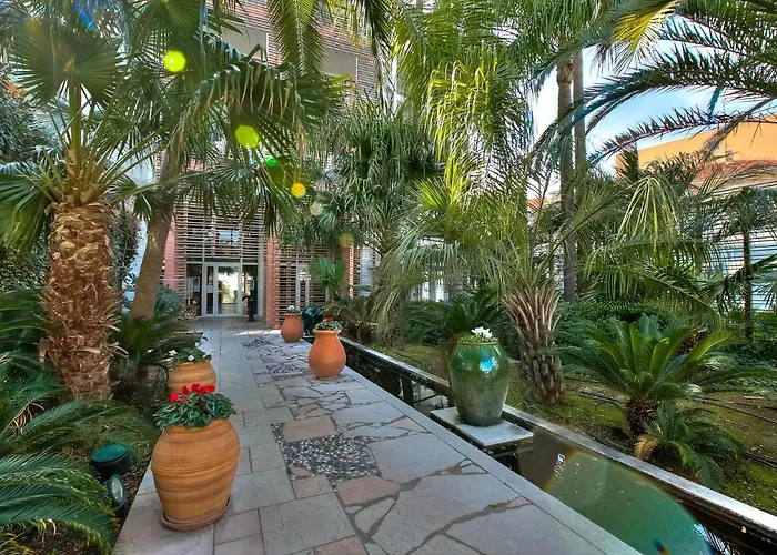 アパート Penthouse Vue Avec Rooftop,jacuzzi,et Parking Prive アンティーブ