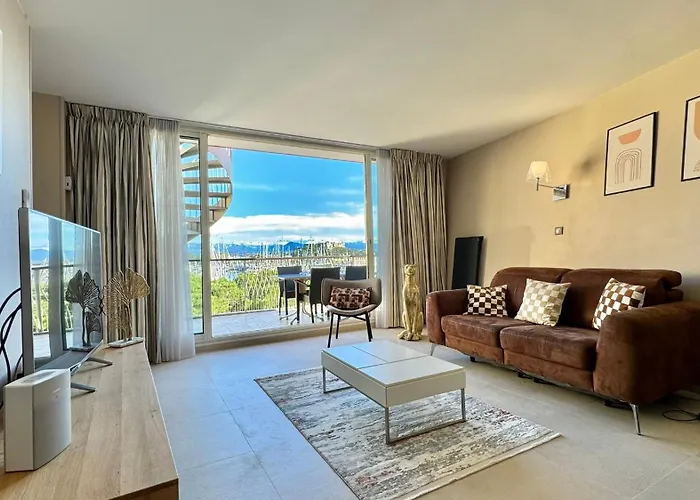 Penthouse Vue Avec Rooftop,jacuzzi,et Parking Prive アパート アンティーブ