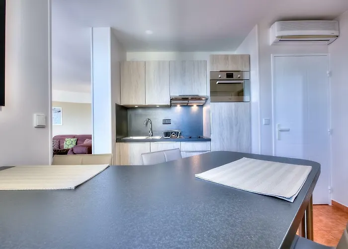 Διαμέρισμα Penthouse Vue Avec Rooftop,jacuzzi,et Parking Prive Αντίμπ